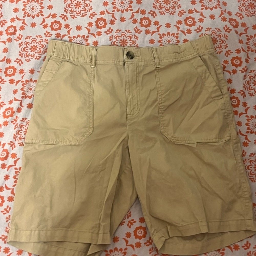 Men's Classic Tan Cargo Shorts